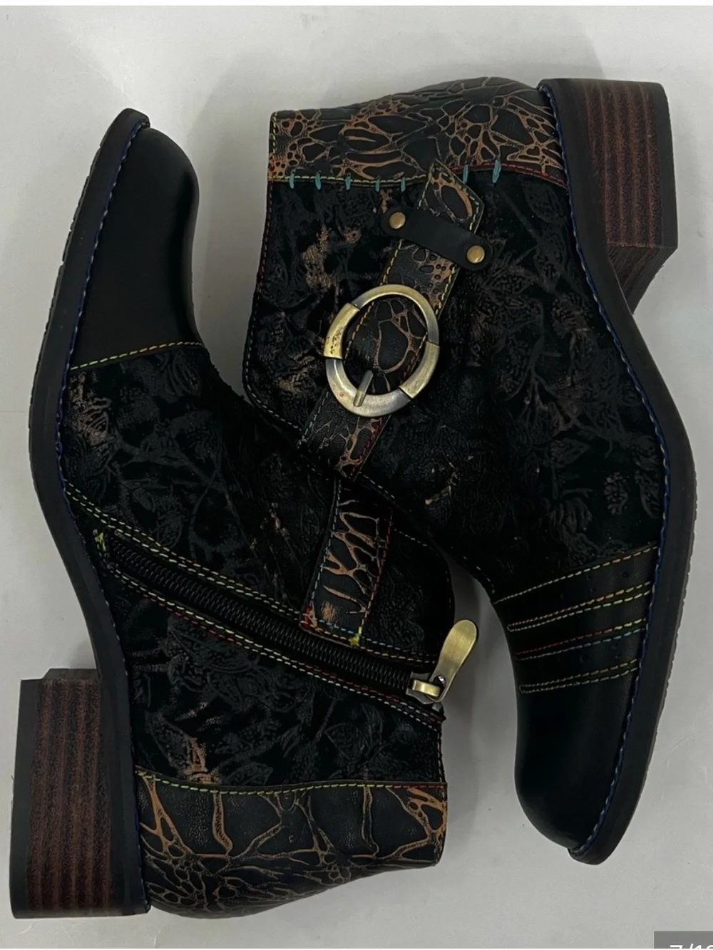Men's Black Floral-Textured Chukka Boots with Decorative Buckle